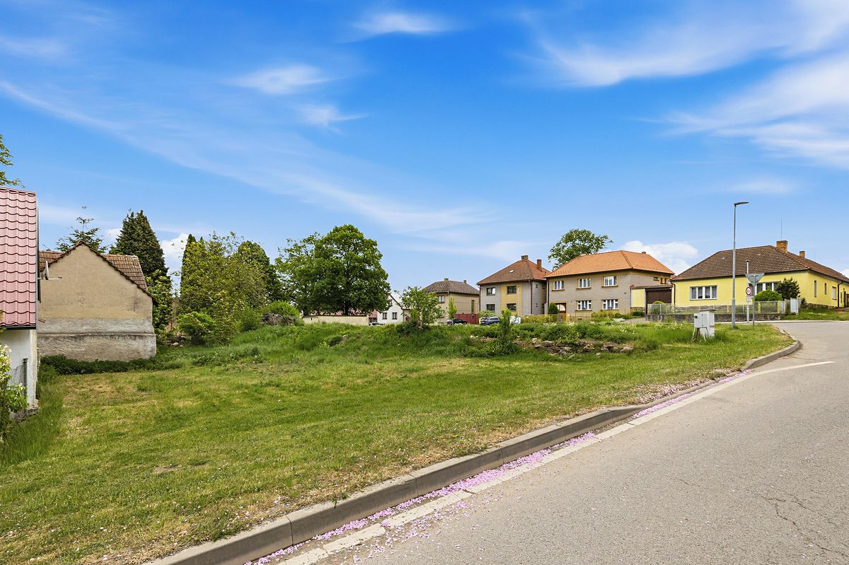 Prodej stavebního pozemku 1295 m² – fotografie 3
