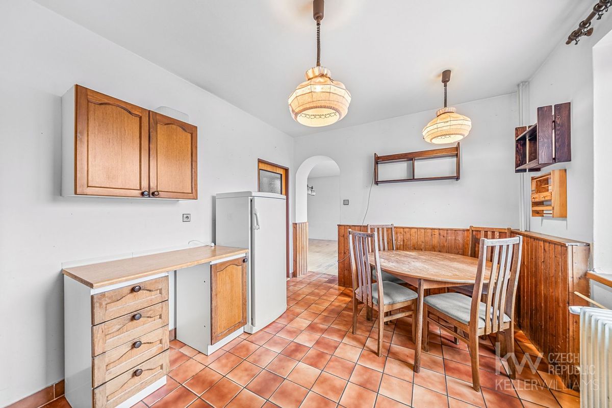 Prodej rodinného domu 570 m², pozemek 968 m² – fotografie 2