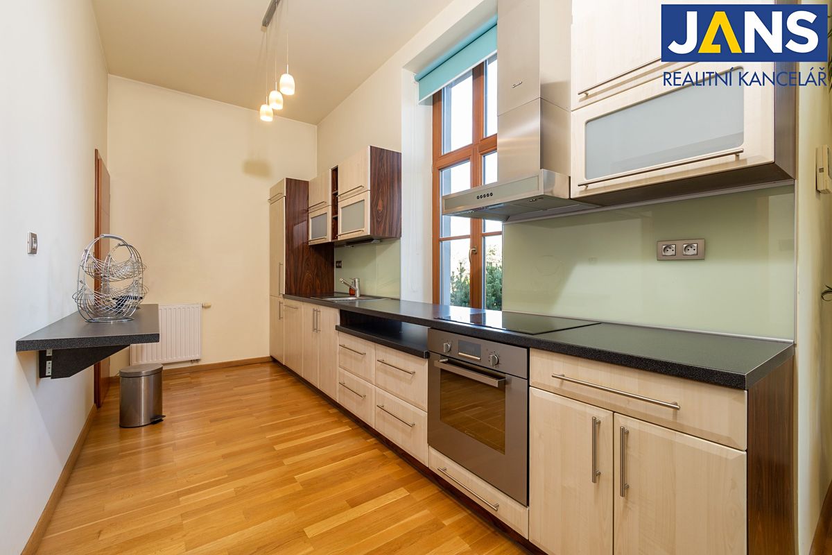 Prodej vily 287 m², pozemek 1900 m² – fotografie 4