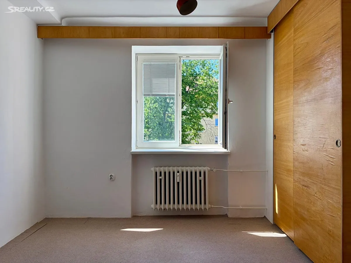 Pronájem bytu 3+1 82 m² – pohled 2