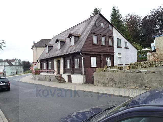 Prodej rodinného domu 220 m², pozemek 1072 m² – fotografie 2