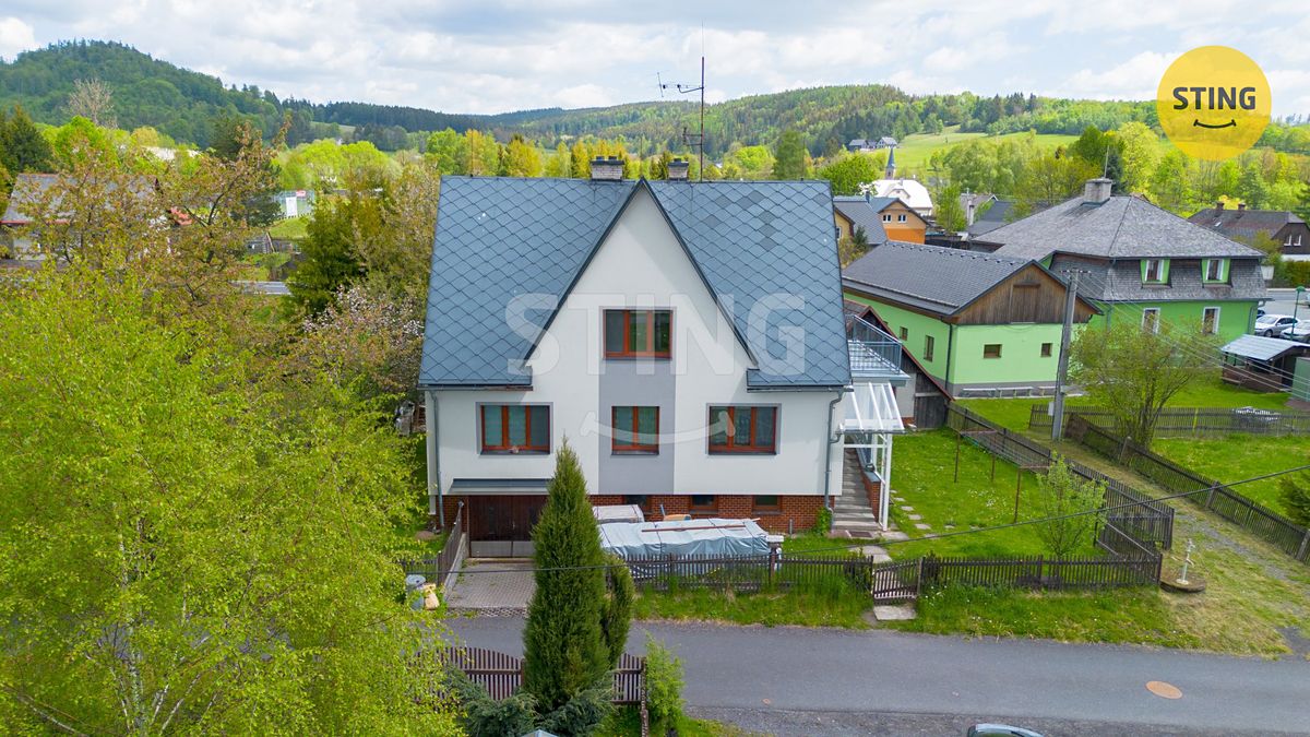 Prodej rodinného domu 240 m², pozemek 1143 m² – fotografie 5