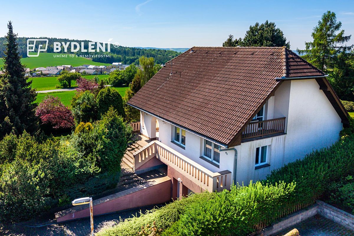 Prodej rodinného domu 250 m², pozemek 1975 m²