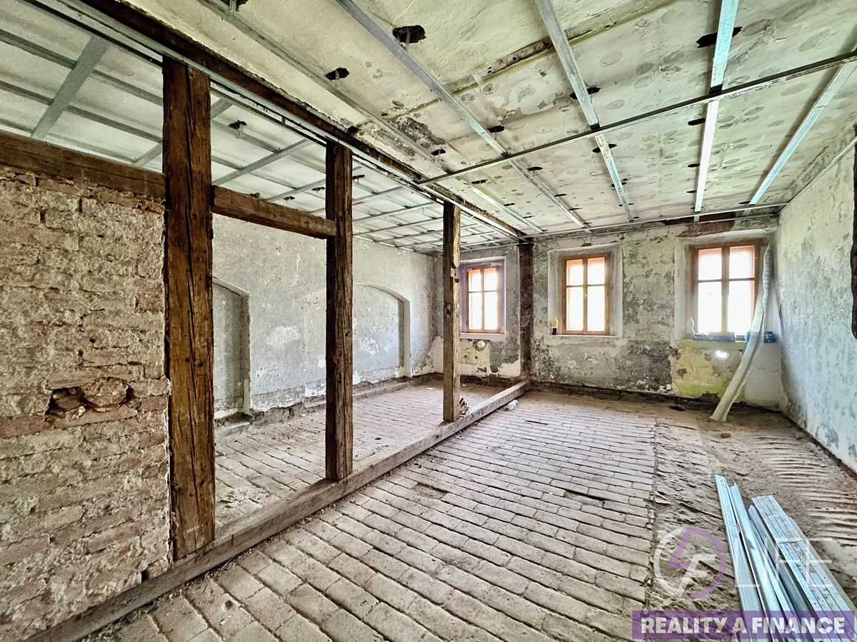 Prodej rodinného domu 300 m², pozemek 84 m² – fotografie 3