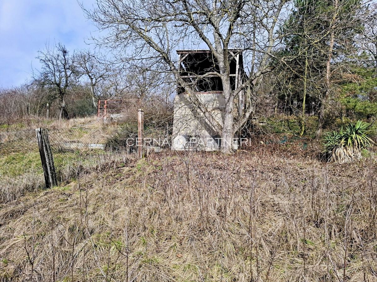 Prodej stavebního pozemku 688 m² – fotografie 3