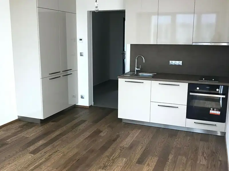Prodej bytu 1+kk 34 m², Praha – náhled fotky 1