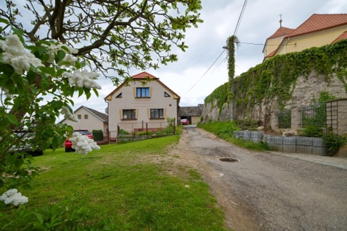 Prodej rodinného domu 255 m², pozemek 3631 m² – fotografie 2