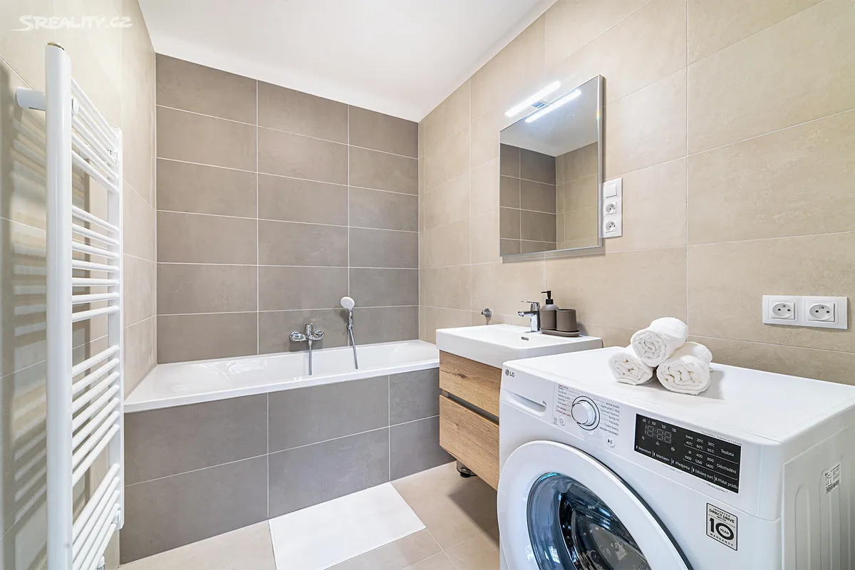 Pronájem bytu 3+kk 70 m² – pohled 3