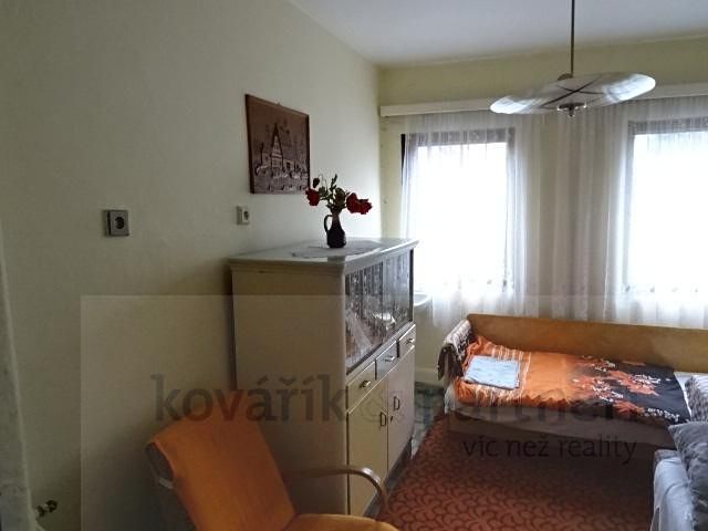 Prodej rodinného domu 220 m², pozemek 1072 m² – fotografie 4