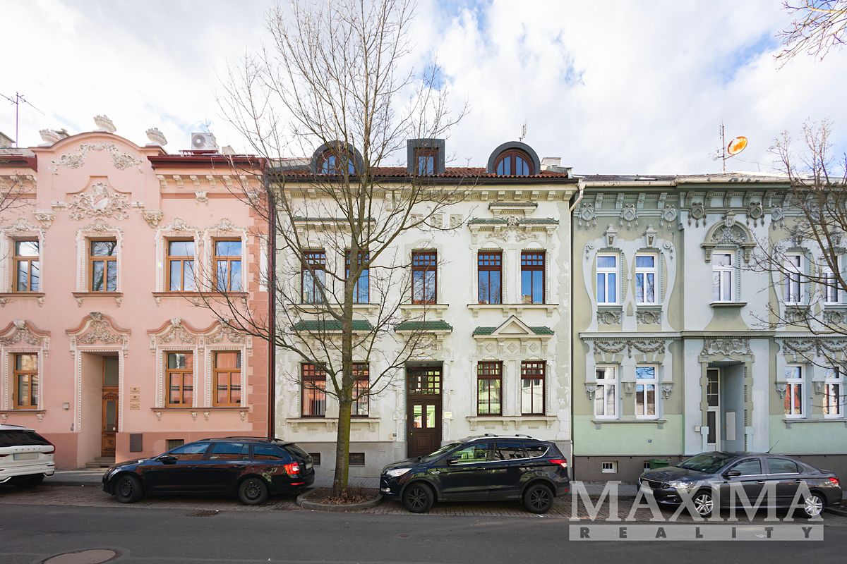 Prodej rodinného domu 378 m², pozemek 385 m²