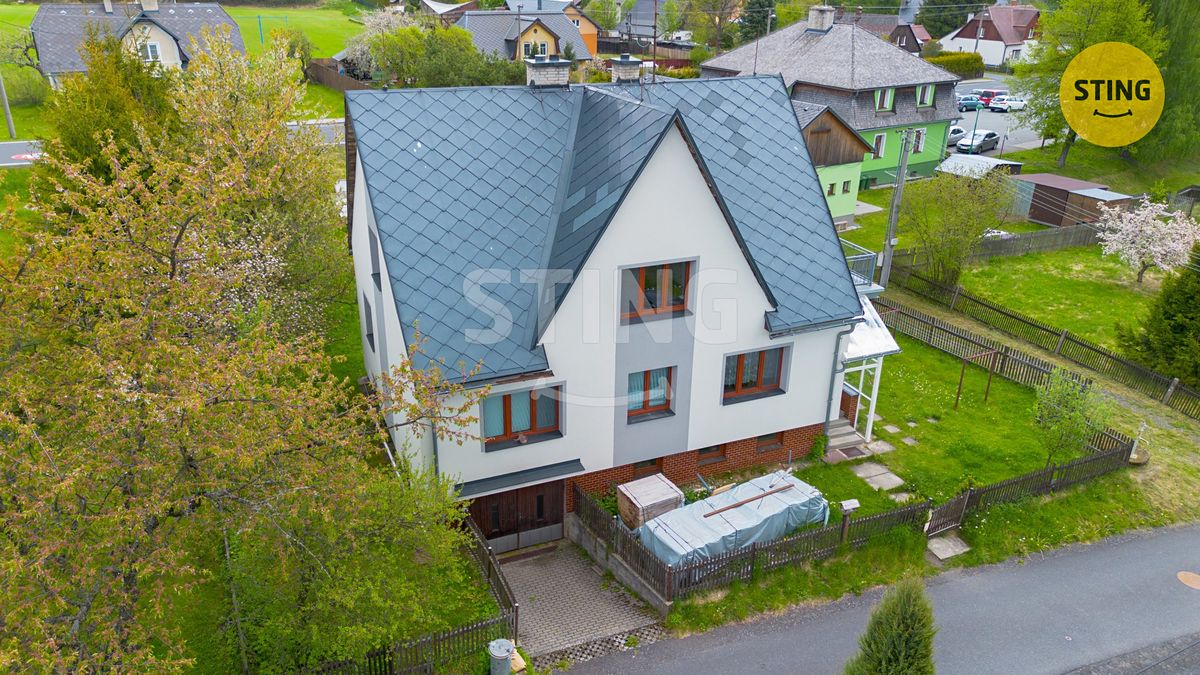 Prodej rodinného domu 240 m², pozemek 1143 m² – fotografie 4