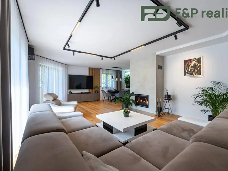 Prodej rodinného domu 320 m², pozemek 902 m², Dobříš – náhled fotky 2