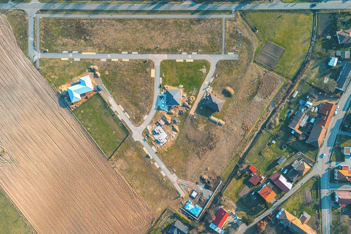 Prodej stavebního pozemku 1668 m² – fotografie 2