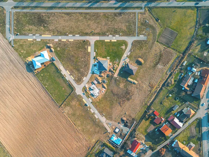 Prodej stavebního pozemku 1668 m², Ráby – náhled fotky 2