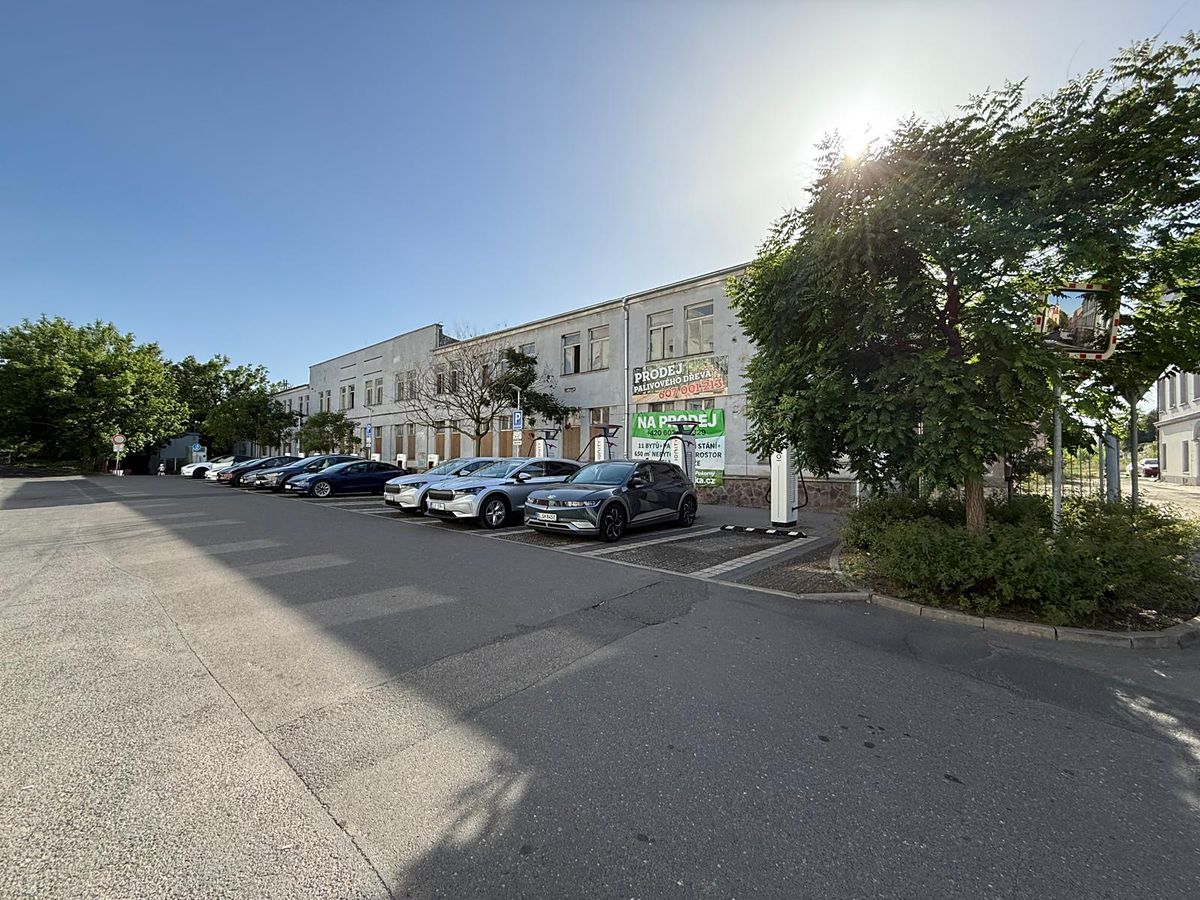 Prodej obchodního prostoru 1299 m²