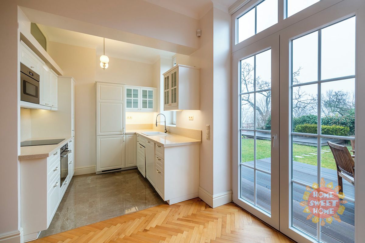 Pronájem rodinného domu 222 m², pozemek 387 m² – fotografie 2