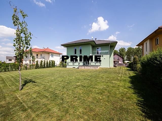 Pronájem rodinného domu 350 m², pozemek 1174 m², Průhonice – fotka 1 z 3