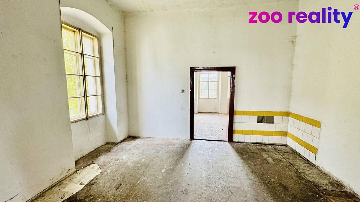 Prodej rodinného domu 360 m², pozemek 584 m² – fotografie 3