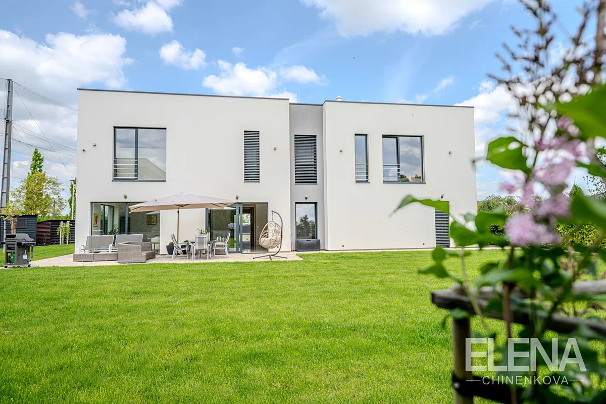 Prodej rodinného domu 416 m², pozemek 1285 m²