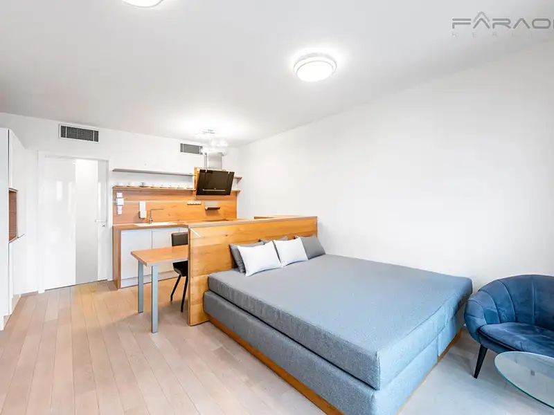 Prodej bytu 1+kk 35 m², Praha – náhled fotky 1