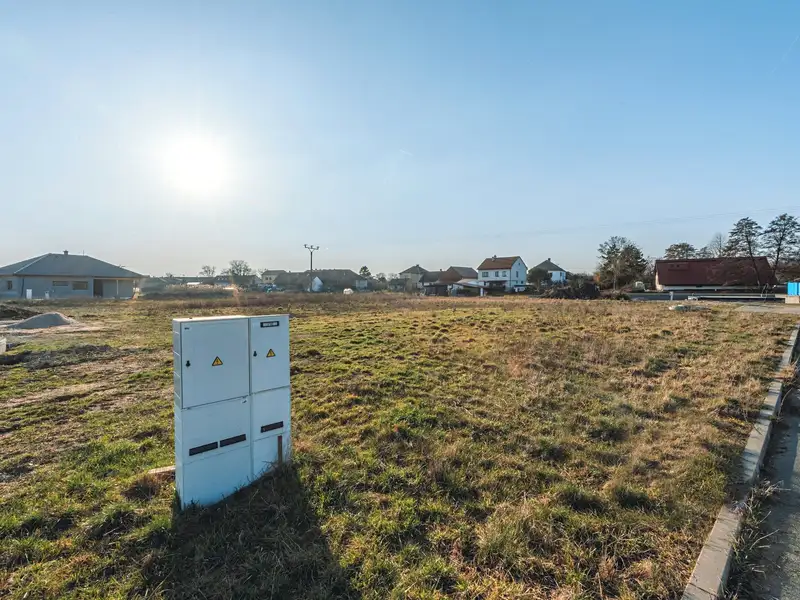 Prodej stavebního pozemku 1168 m², Ráby – náhled fotky 2