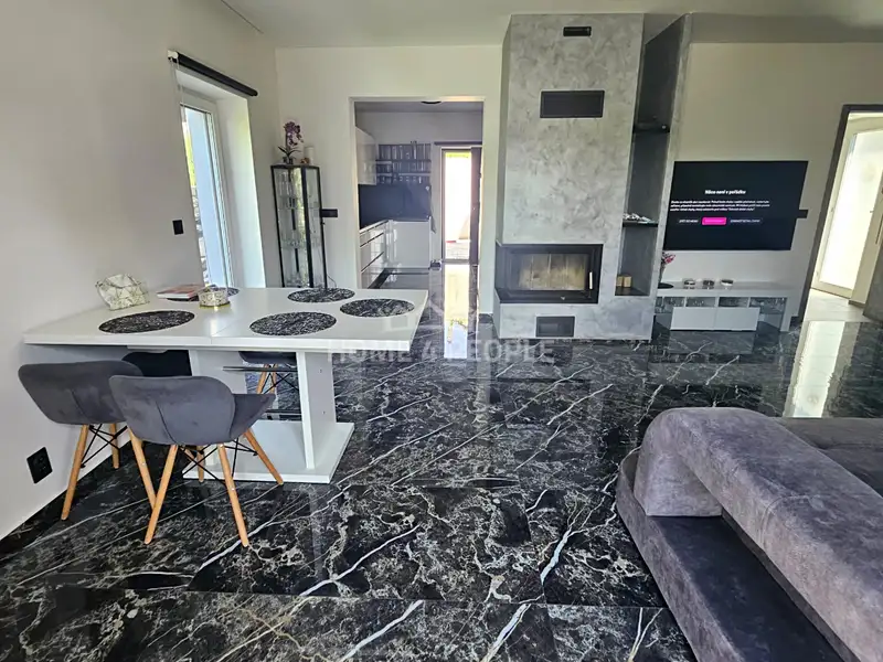 Prodej rodinného domu 154 m², pozemek 445 m², Karlovy Vary – náhled fotky 3