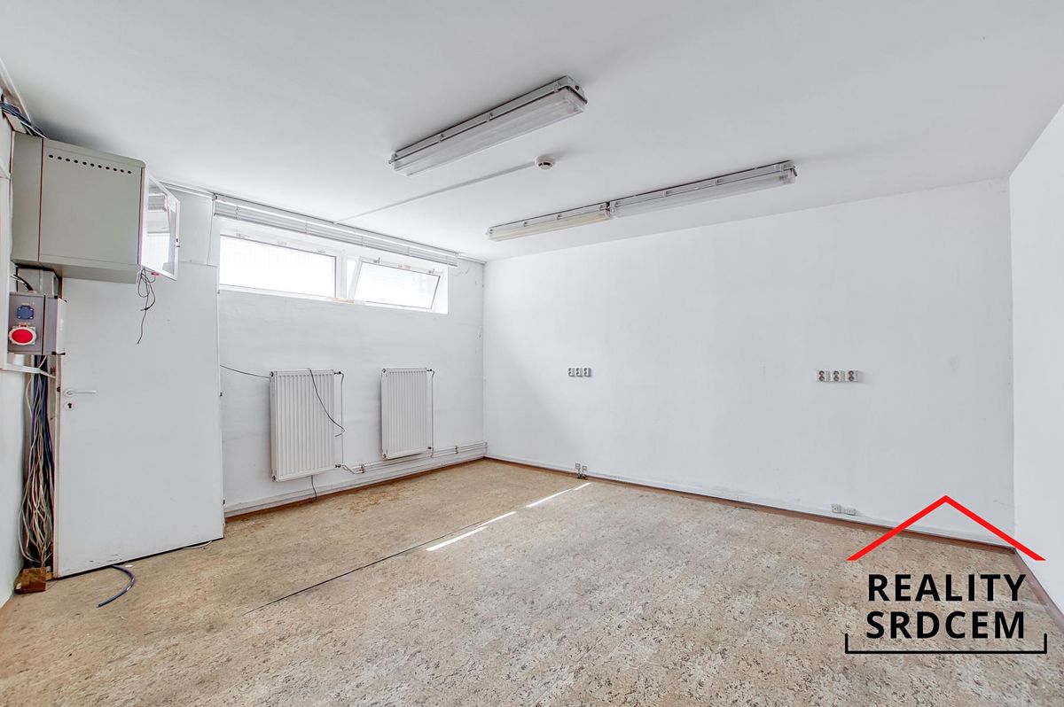 Pronájem skladového prostoru 613 m² – fotografie 2