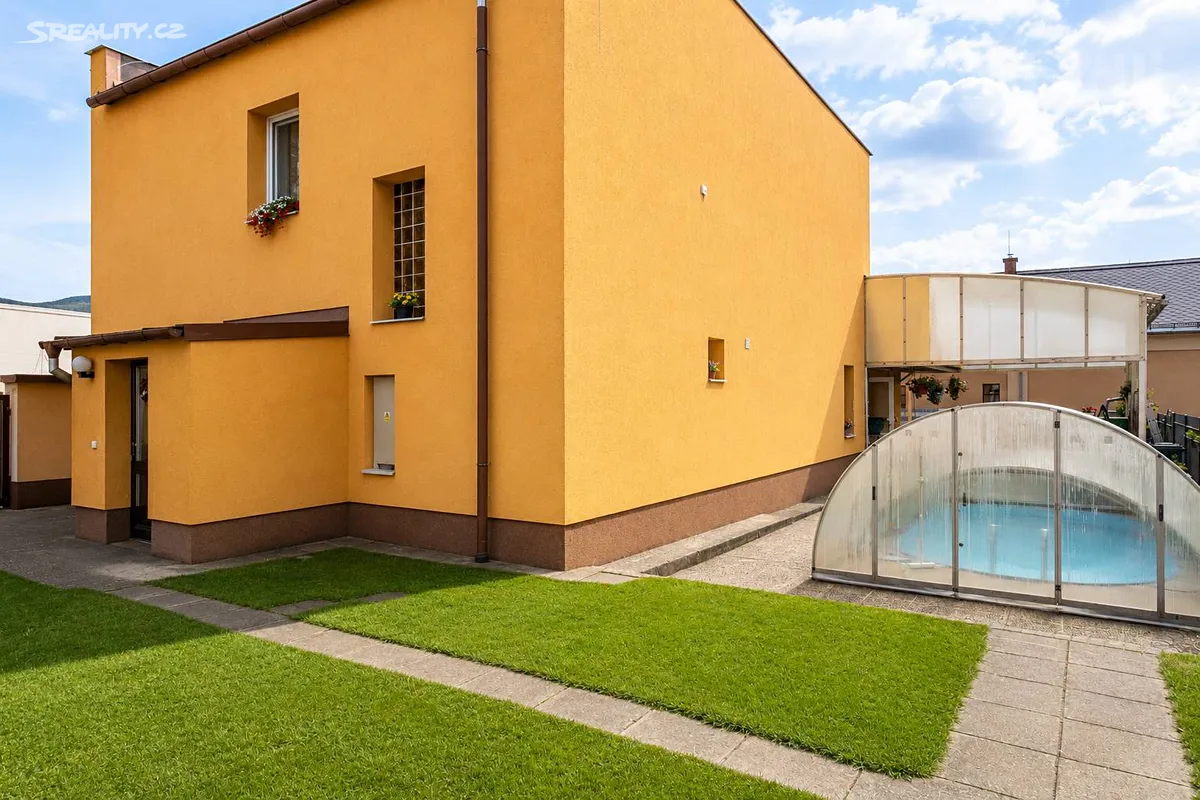 Prodej rodinného domu 186 m², pozemek 591 m², Bezručova