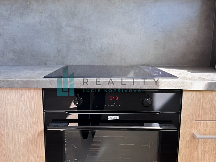 Квартира 3+kk в оренду, 81 м² (16 з 22)