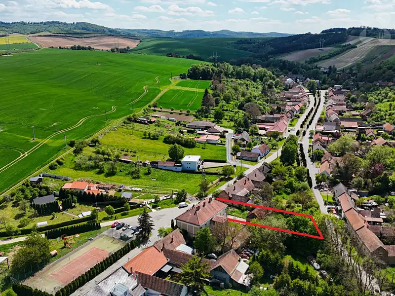 Prodej stavebního pozemku 815 m², Kožušice – náhled fotky 2
