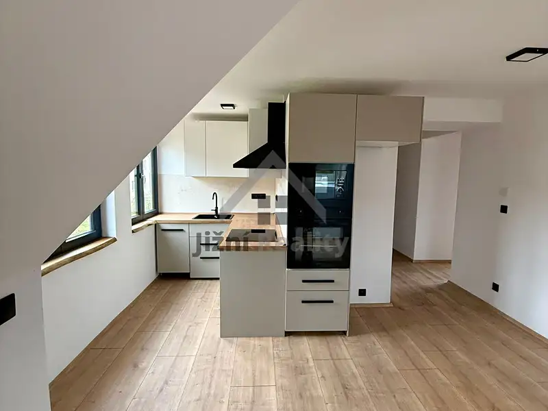 Prodej bytu 3+kk 73 m², Loučovice – náhled fotky 1