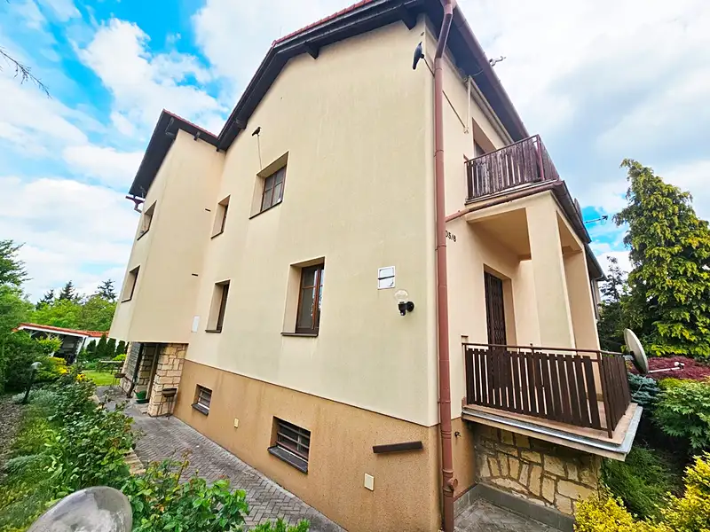 Prodej rodinného domu 330 m², pozemek 505 m², Praha – náhled fotky 3