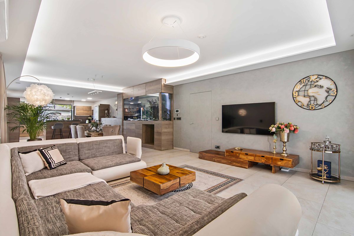 Prodej rodinného domu 213 m², pozemek 881 m² – fotografie 3