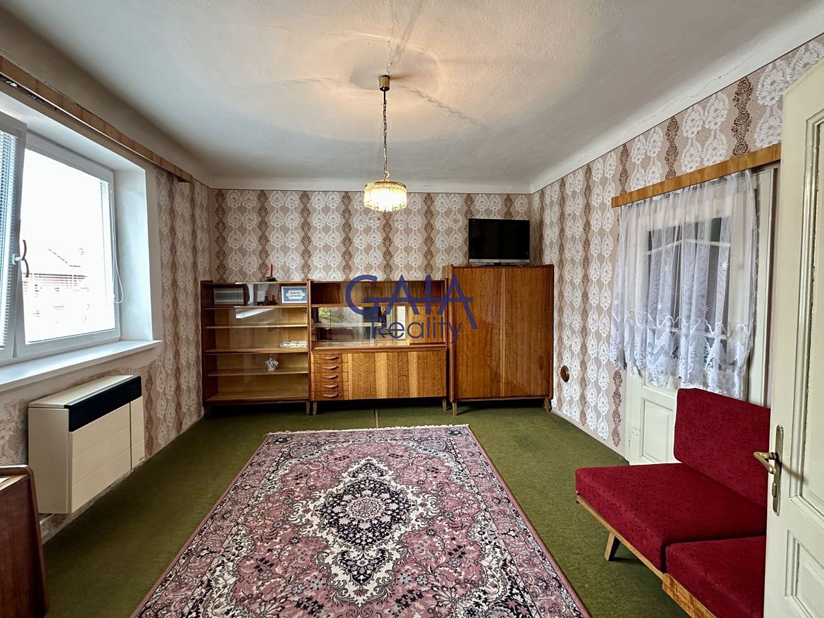 Prodej rodinného domu 235 m², pozemek 1525 m² – fotografie 3