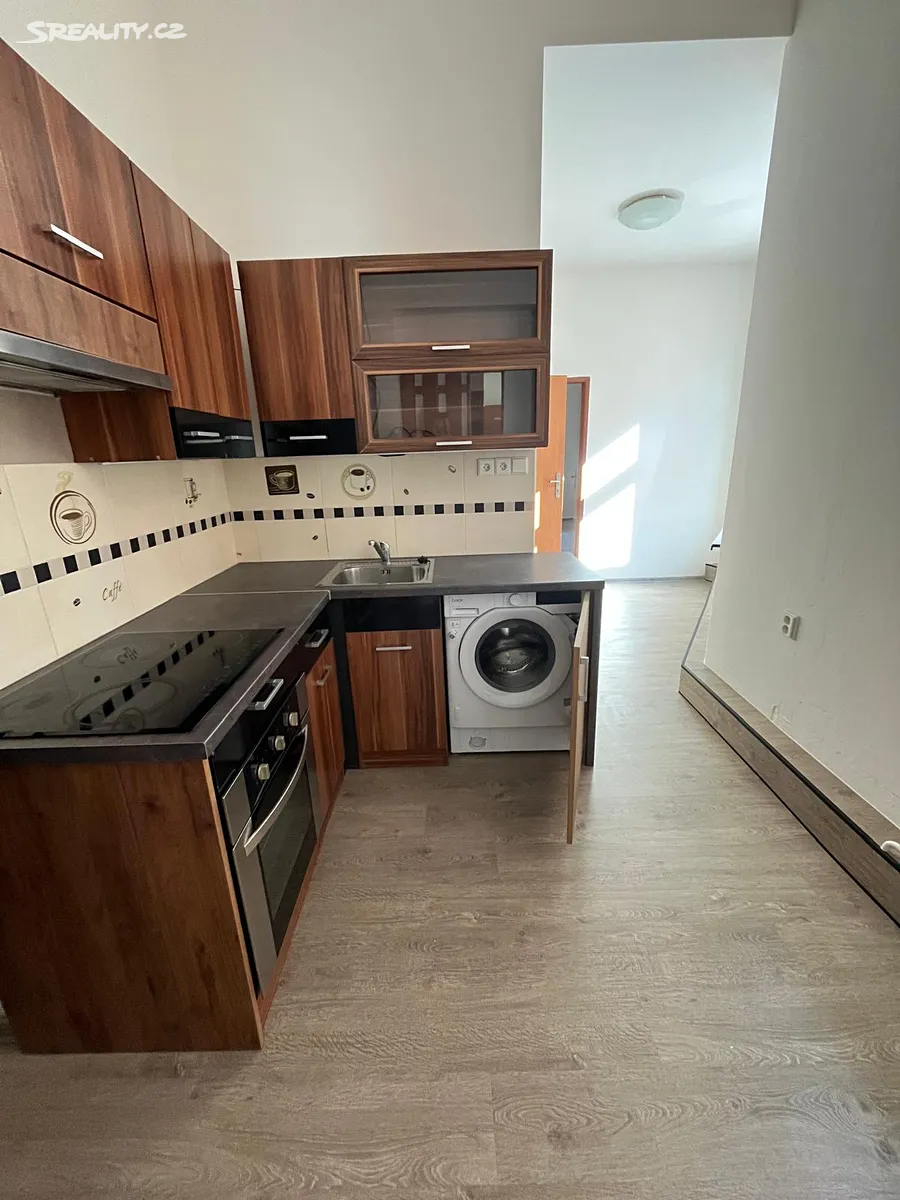 Pronájem bytu 1+1 33 m² – pohled 3