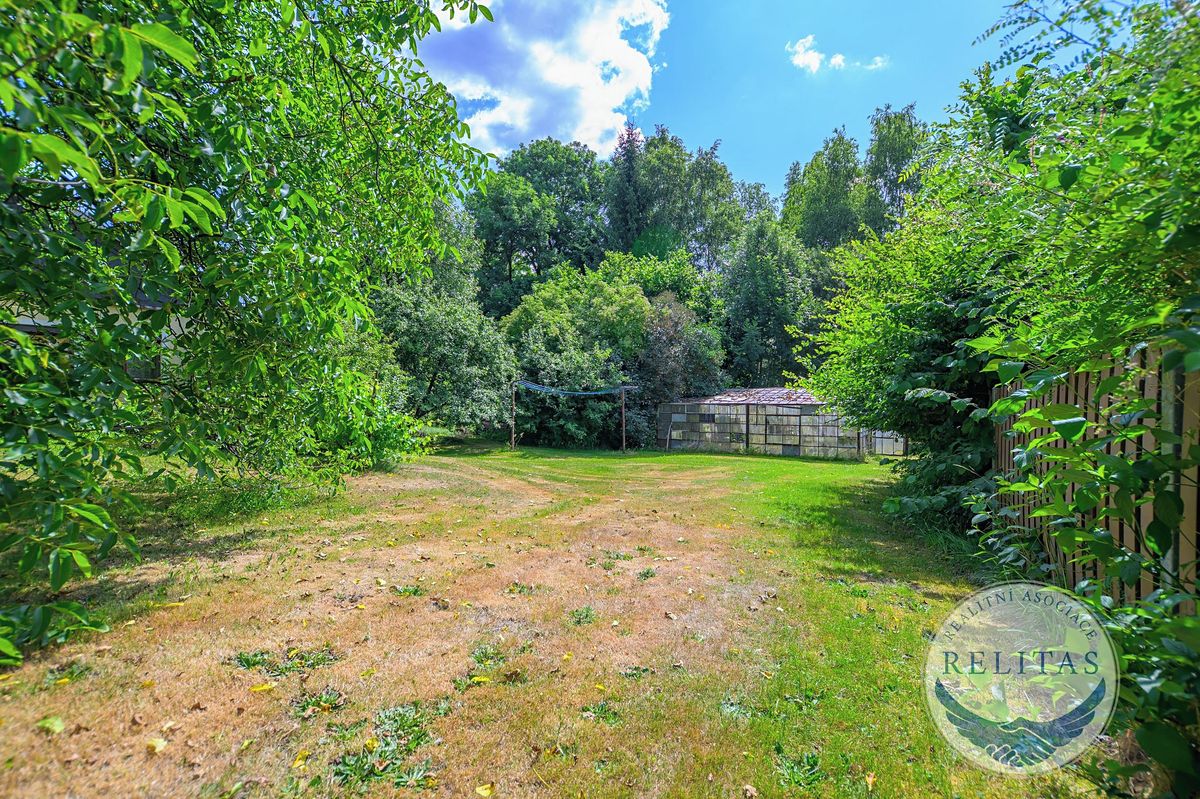 Prodej stavebního pozemku 966 m² – fotografie 2