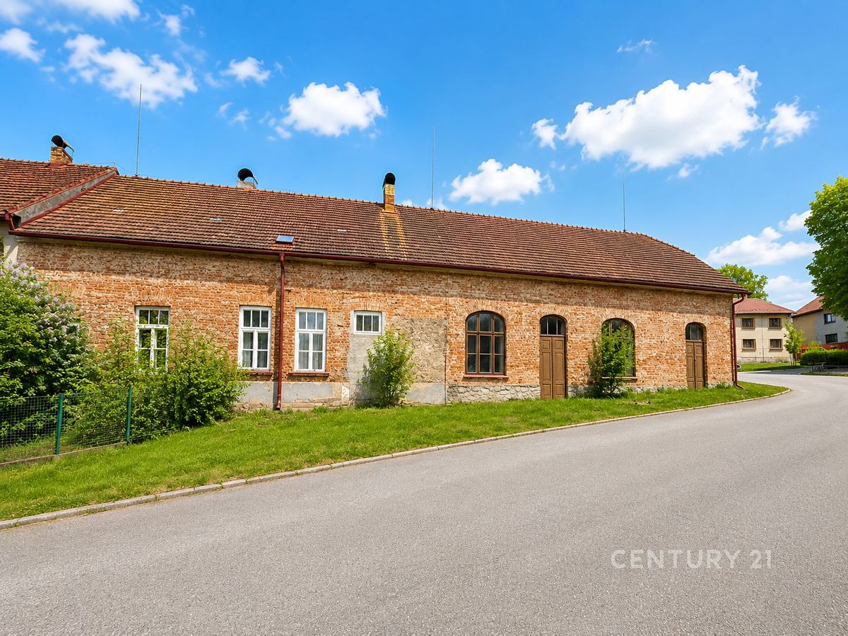 Prodej rodinného domu 500 m², pozemek 1684 m² – fotografie 2