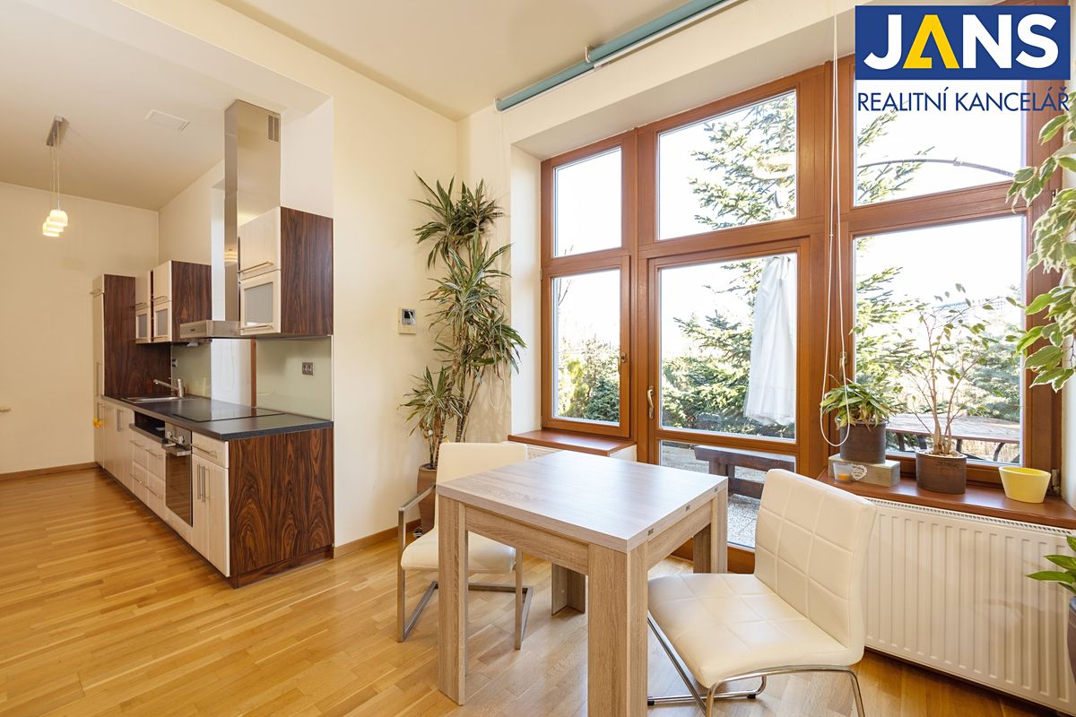 Prodej vily 287 m², pozemek 1900 m² – fotografie 3