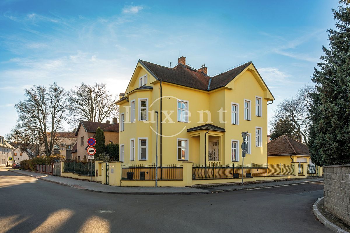 Prodej vily 361 m², pozemek 844 m² – fotografie 2