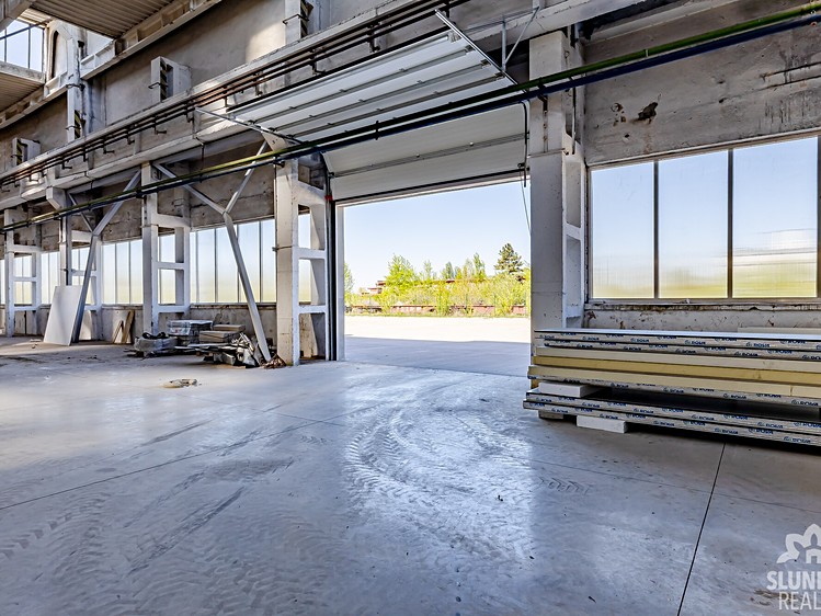 Комерційне приміщення в оренду, 2 000 м² (4 з 16)