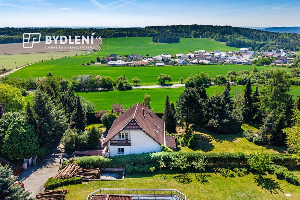Prodej rodinného domu 250 m², pozemek 1975 m² – fotografie 2