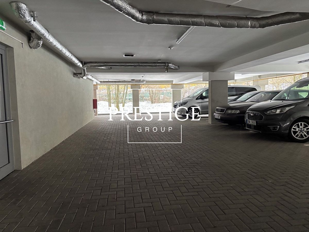 Pronájem garážového stání 12 m² – fotografie 2
