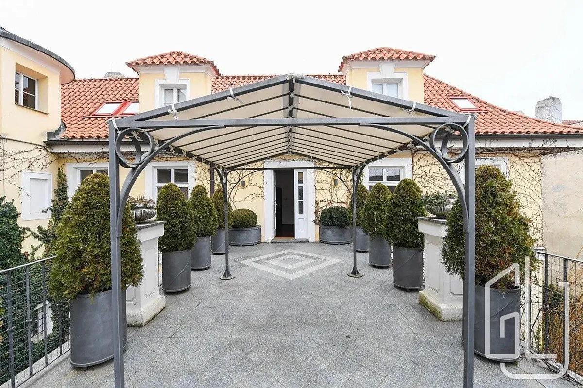 Pronájem bytu 4+1 178 m²