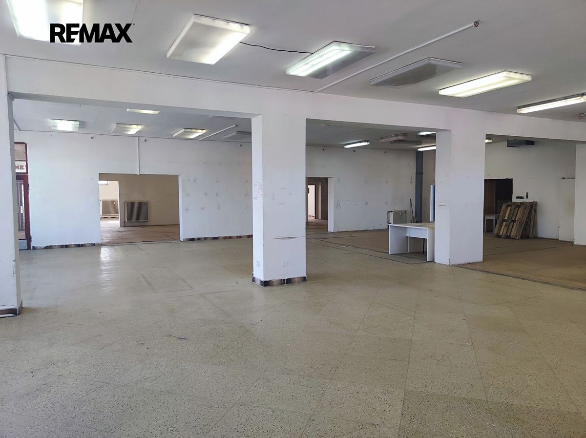Pronájem skladového prostoru 556 m² – fotografie 2