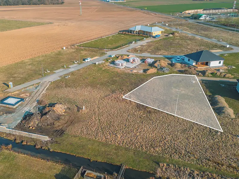 Prodej stavebního pozemku 1168 m², Ráby – náhled fotky 1