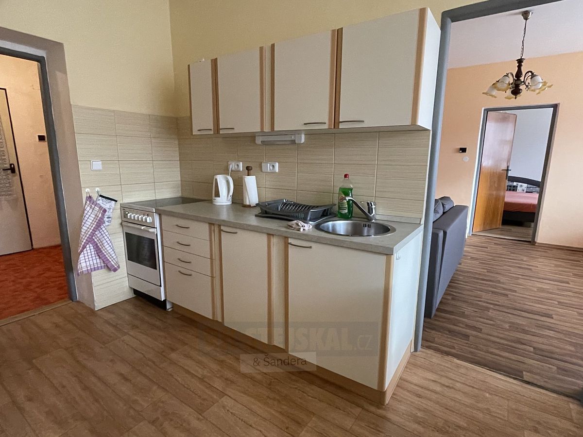 Prodej rodinného domu 342 m², pozemek 744 m² – fotografie 2