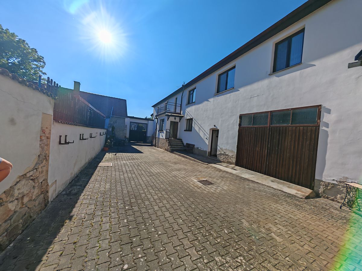Prodej rodinného domu 300 m², pozemek 1212 m² – fotografie 4