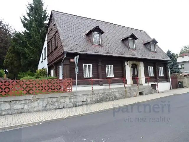 Prodej rodinného domu 220 m², pozemek 1072 m², Rumburk – náhled fotky 1