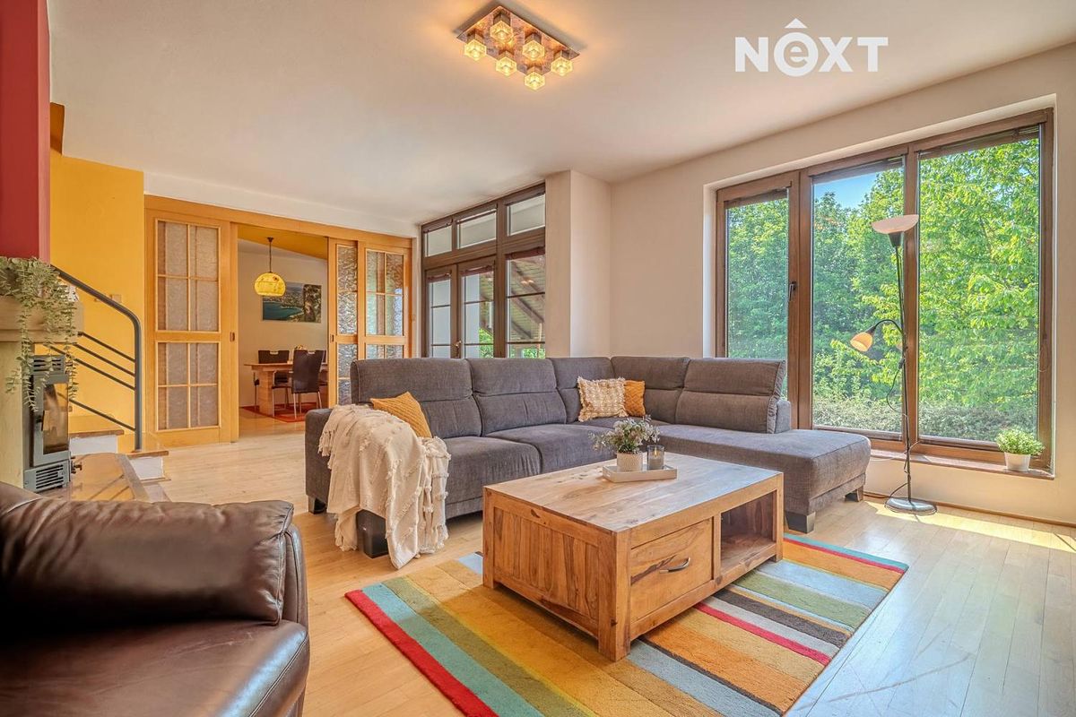 Prodej rodinného domu 179 m², pozemek 839 m² – fotografie 2