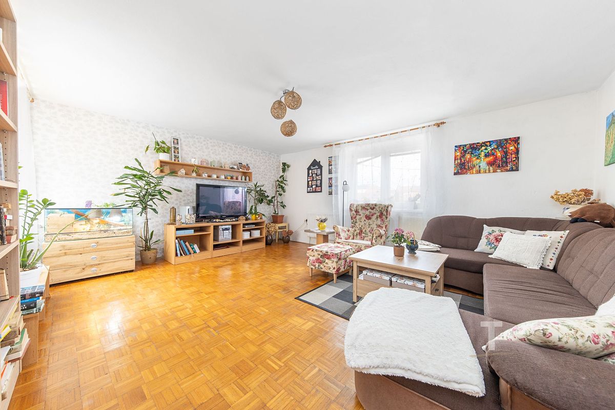 Prodej vícegeneračního domu 220 m², pozemek 229 m² – fotografie 3